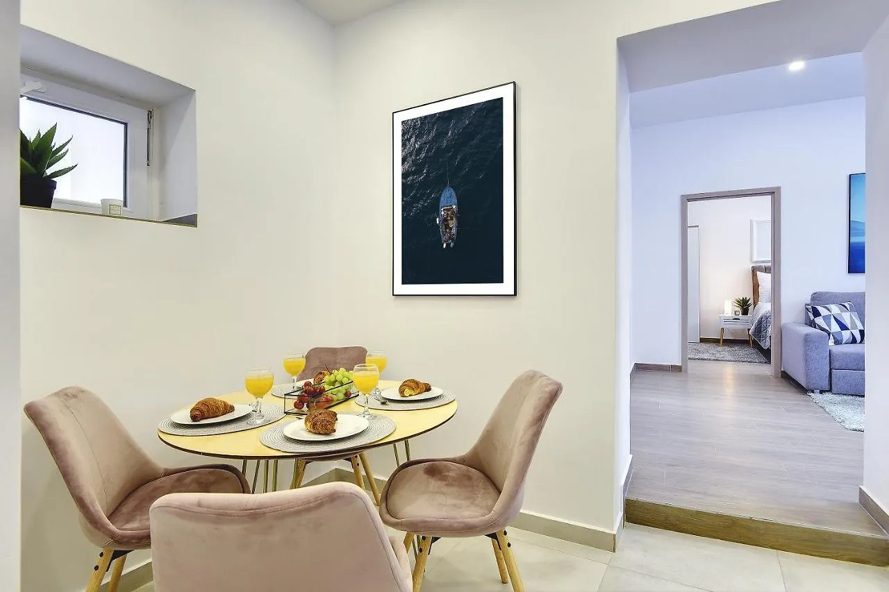 D&A Central Luxury Apartments With Free Parking Pula 0*,