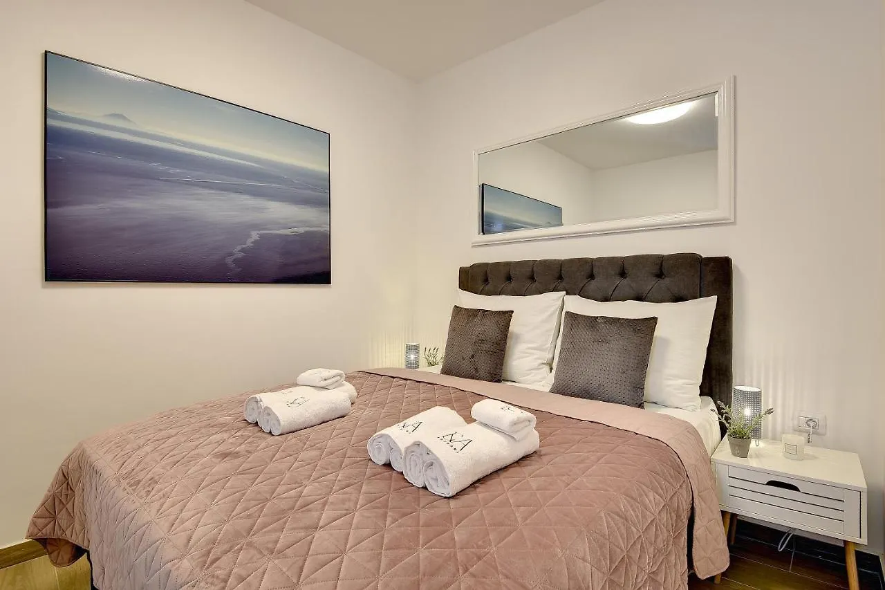 D&A Central Luxury Apartments With Free Parking Pula 0*,