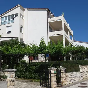 Apartment Zimmer F2, Pula
