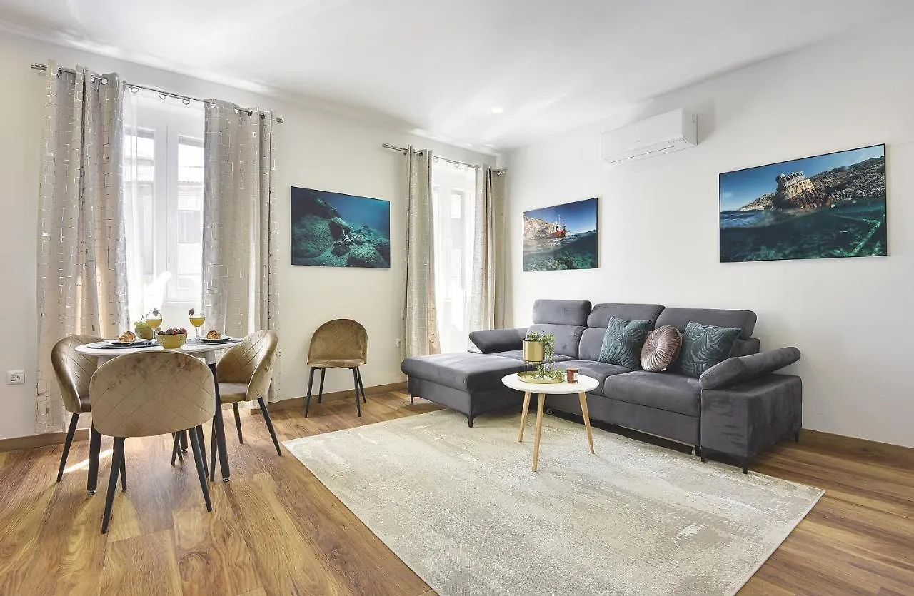 D&A Central Luxury Apartments With Free Parking بولا