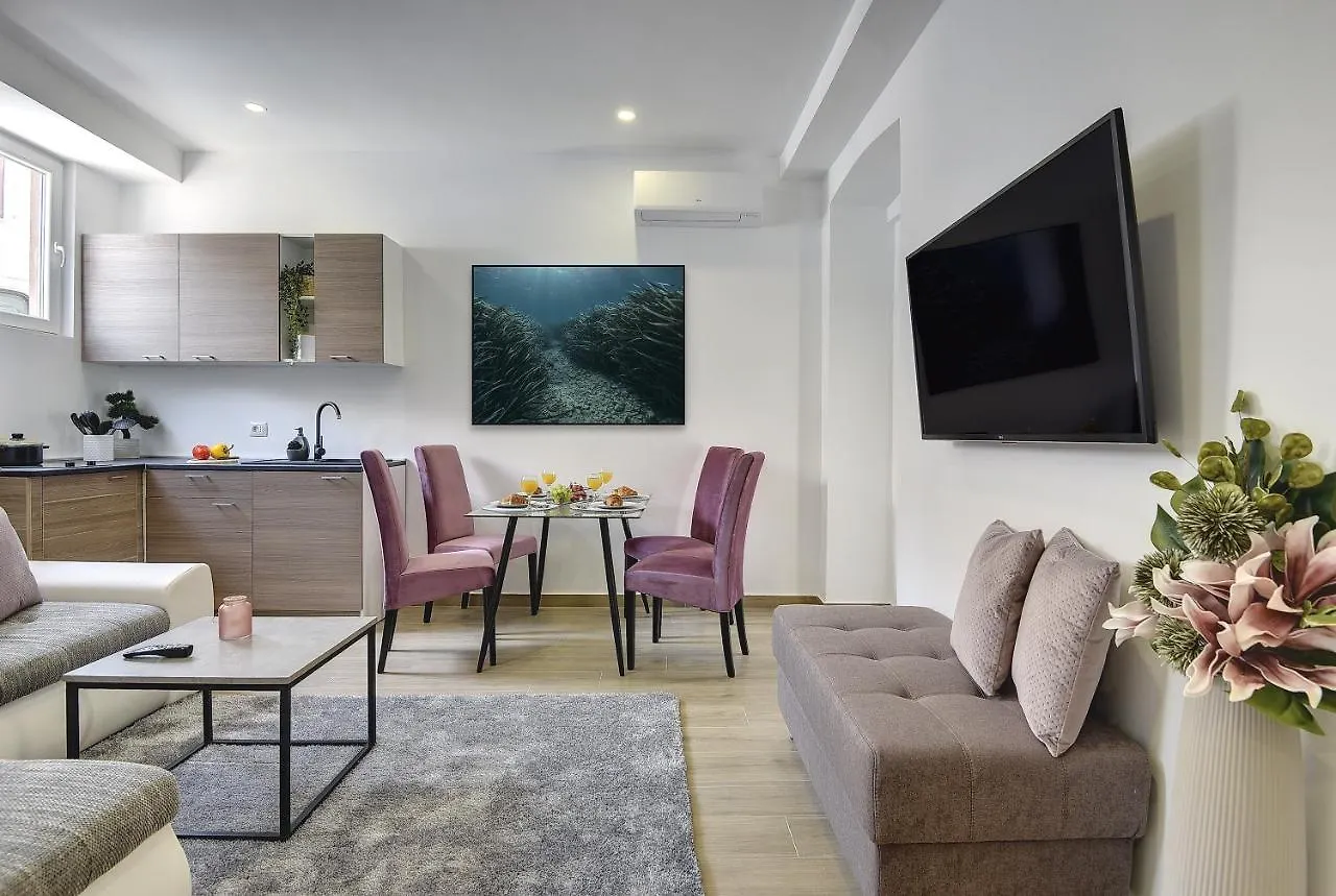 D&A Central Luxury Apartments With Free Parking Pula 0*,