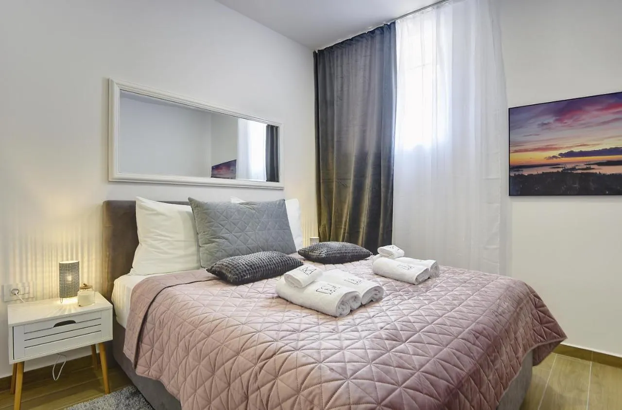 D&A Central Luxury Apartments With Free Parking بولا