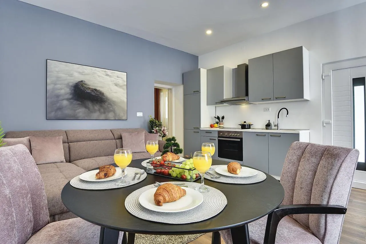 D&A Central Luxury Apartments With Free Parking بولا